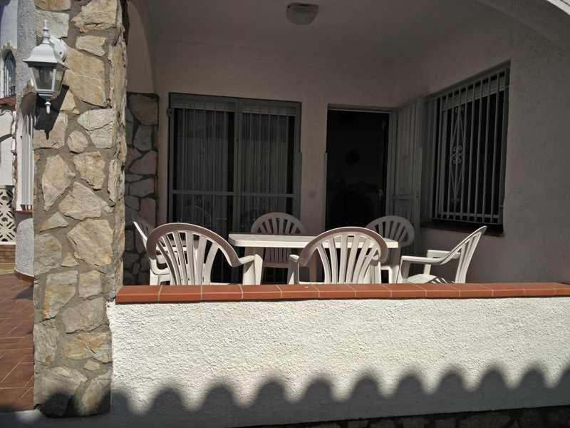 Xalet Amb Jardi Villa Empuriabrava Exterior photo