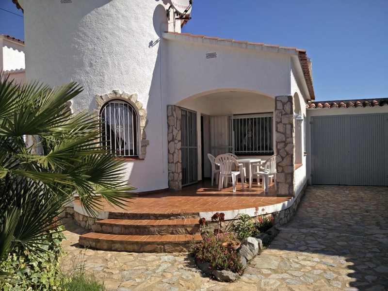 Xalet Amb Jardi Villa Empuriabrava Exterior photo