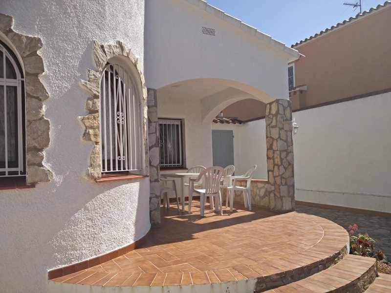 Xalet Amb Jardi Villa Empuriabrava Exterior photo