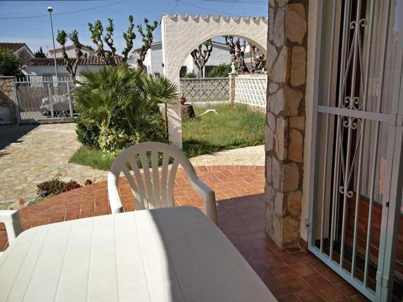 Xalet Amb Jardi Villa Empuriabrava Exterior photo